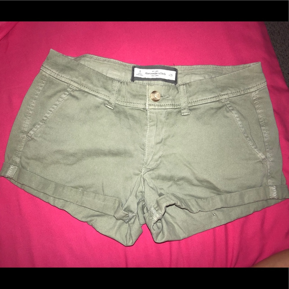 Army green Abercrombie & Fitch shorts size 0